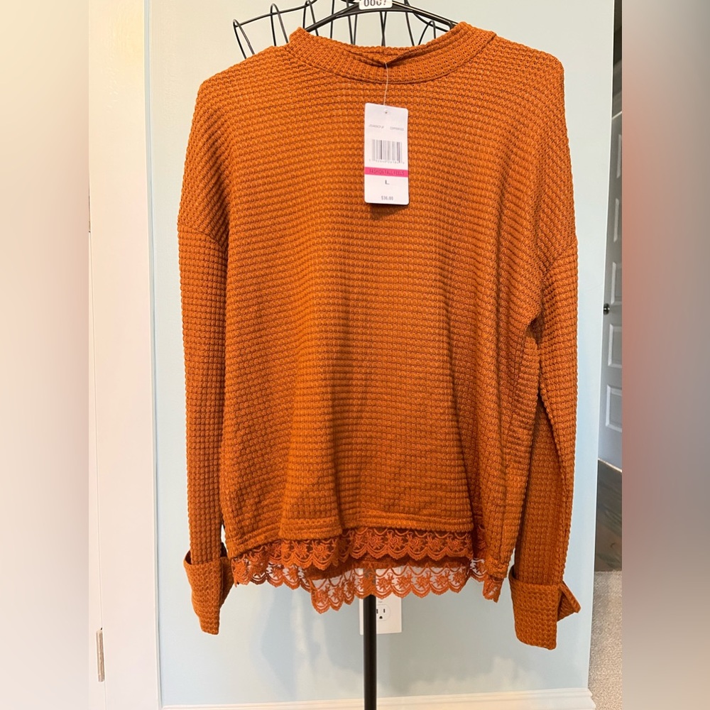 NWT BURNT ORANGE LIGHT WEIGHT SWEATER! Size L